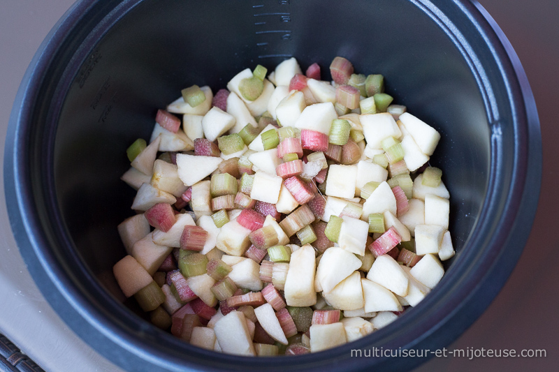 Fruits pour la compote au multicuiseur