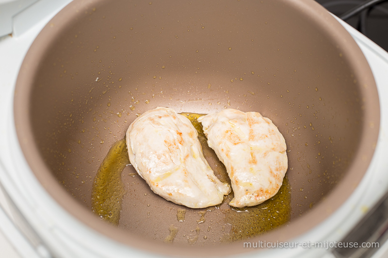 Faire dorer le poulet dans le multicuiseur